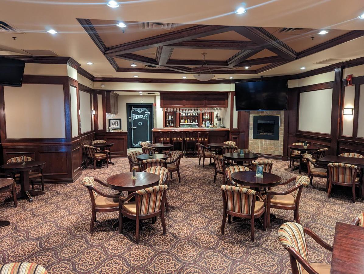 Divya Sutra Plaza And Conference Centre Calgary Airport Hotel Екстериор снимка