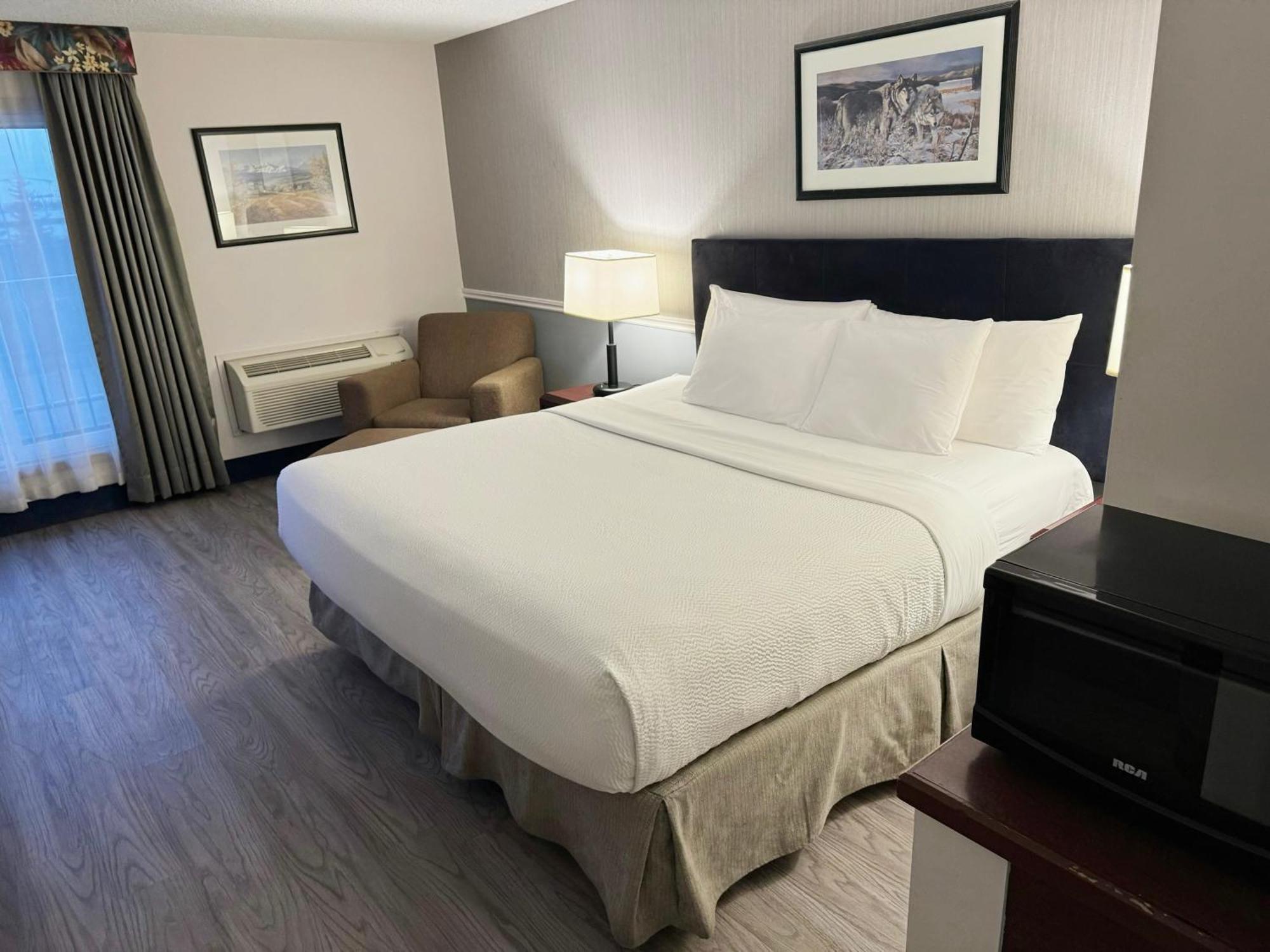 Divya Sutra Plaza And Conference Centre Calgary Airport Hotel Екстериор снимка