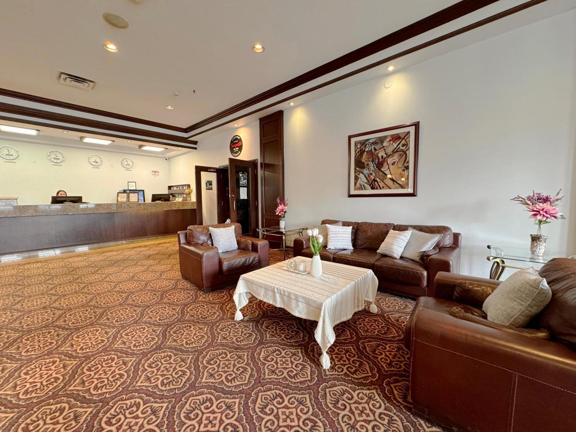 Divya Sutra Plaza And Conference Centre Calgary Airport Hotel Екстериор снимка