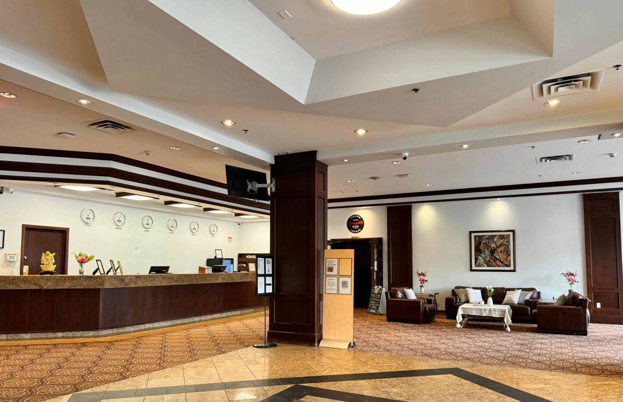 Divya Sutra Plaza And Conference Centre Calgary Airport Hotel Екстериор снимка
