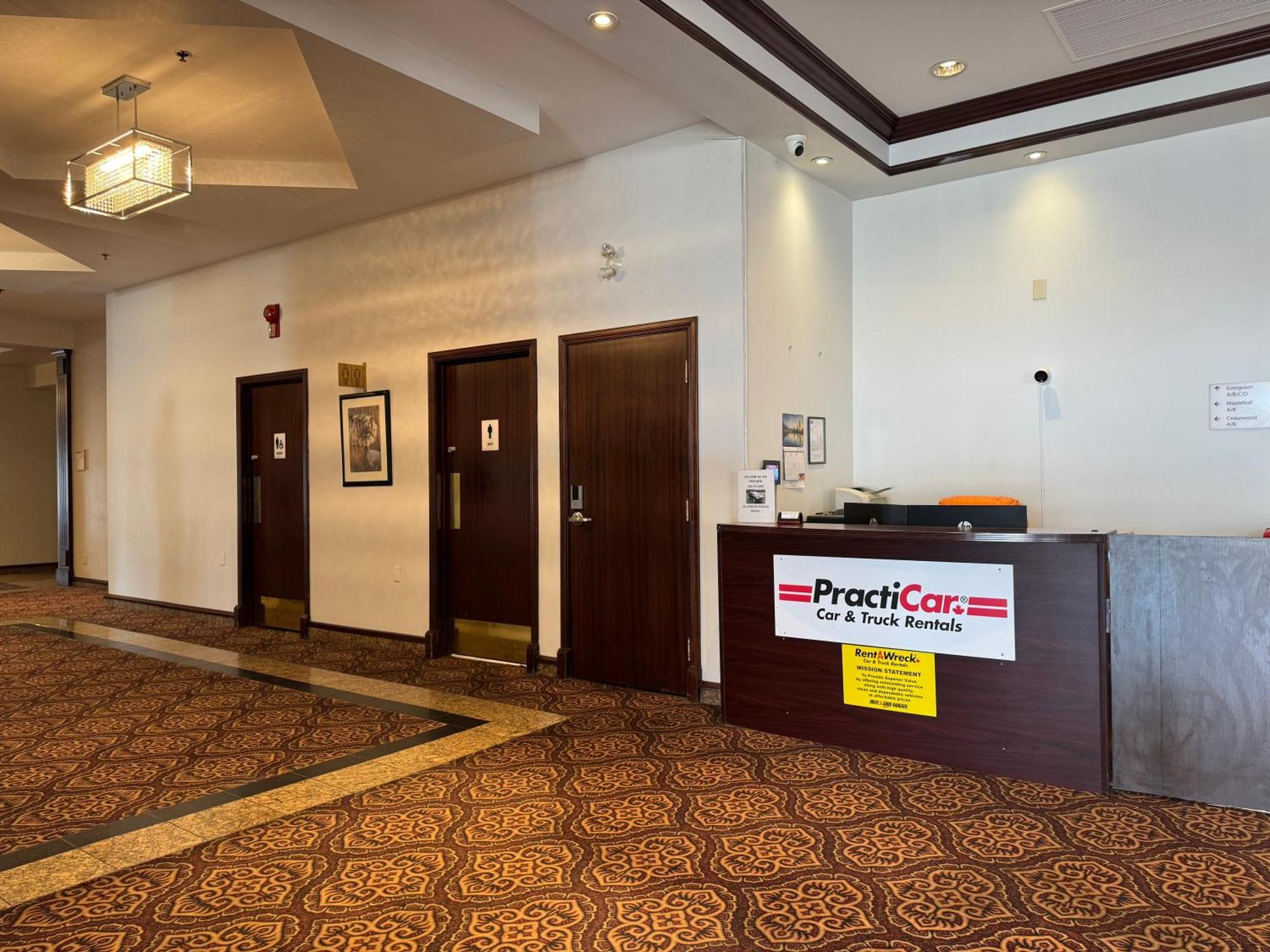 Divya Sutra Plaza And Conference Centre Calgary Airport Hotel Екстериор снимка