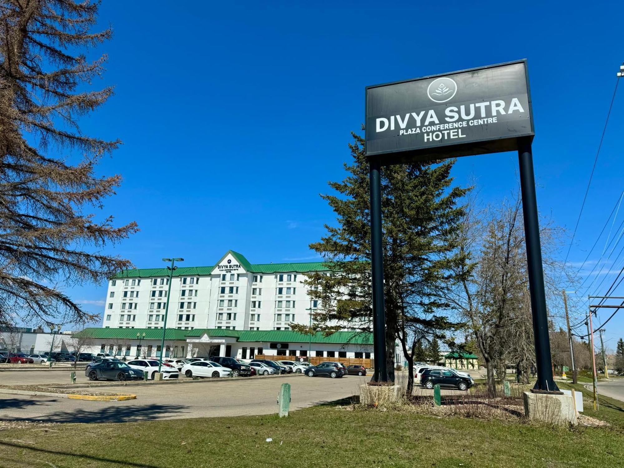 Divya Sutra Plaza And Conference Centre Calgary Airport Hotel Екстериор снимка