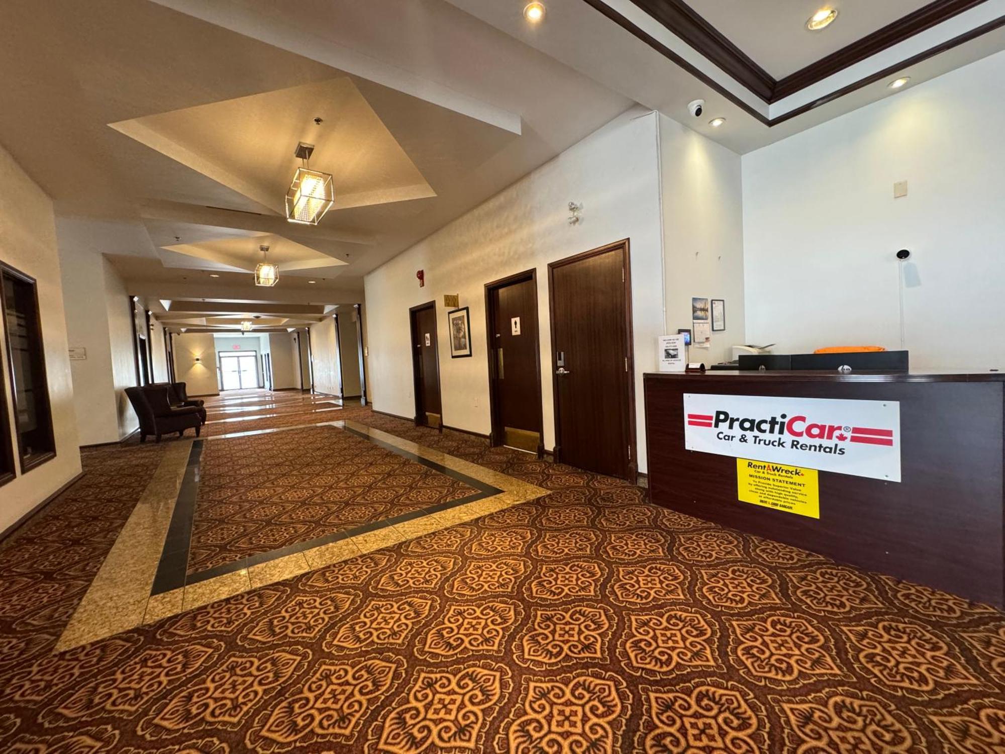 Divya Sutra Plaza And Conference Centre Calgary Airport Hotel Екстериор снимка