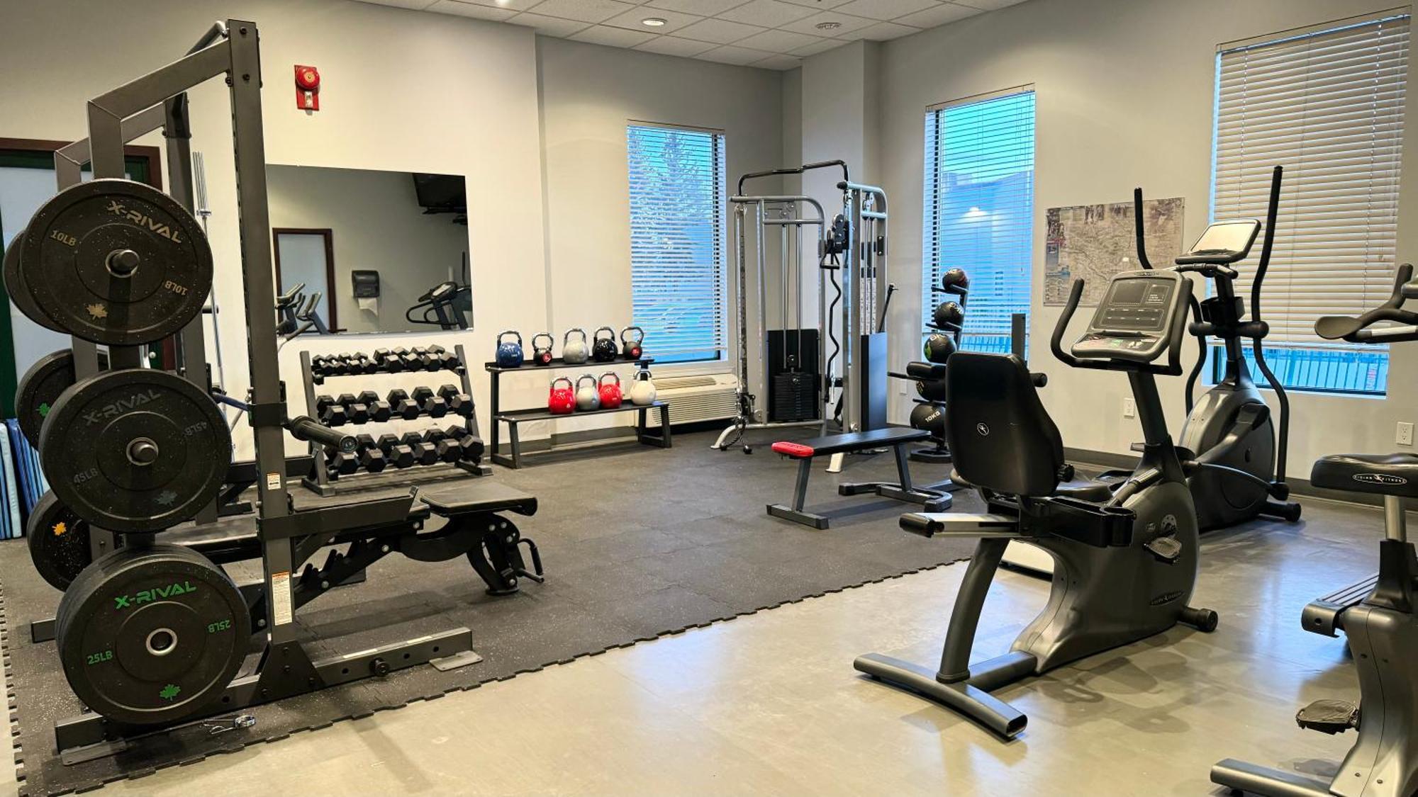 Divya Sutra Plaza And Conference Centre Calgary Airport Hotel Екстериор снимка