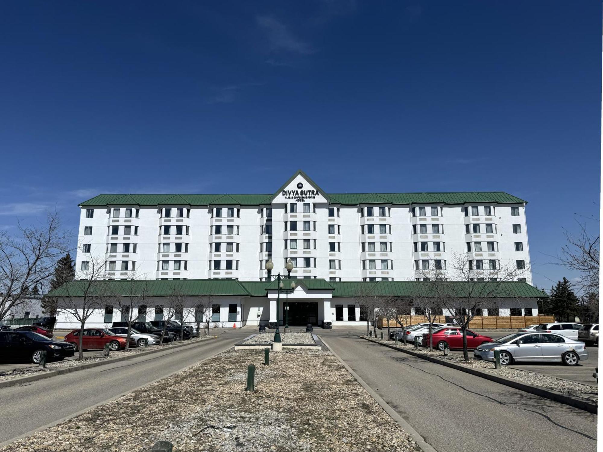 Divya Sutra Plaza And Conference Centre Calgary Airport Hotel Екстериор снимка