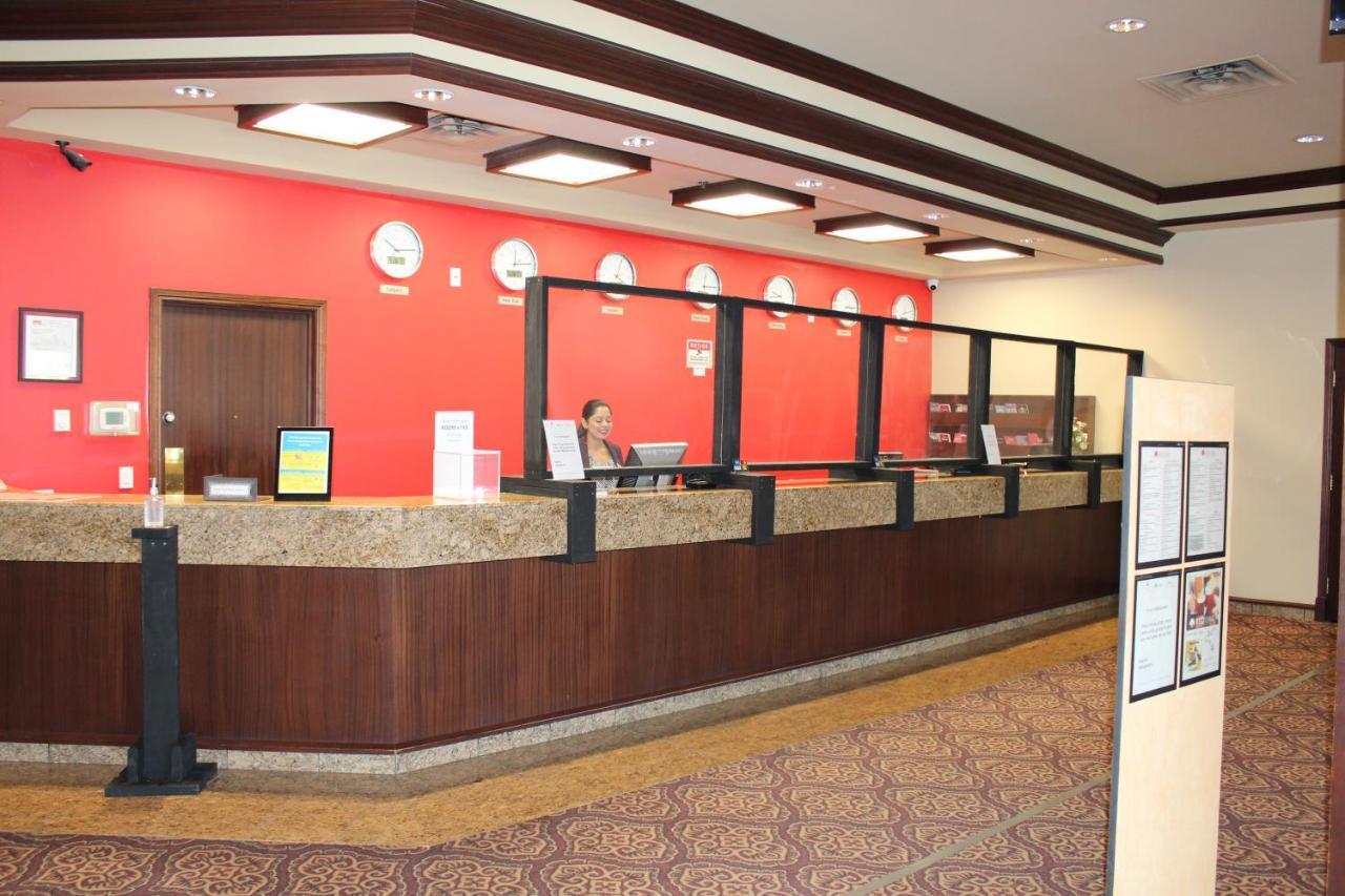 Divya Sutra Plaza And Conference Centre Calgary Airport Hotel Екстериор снимка